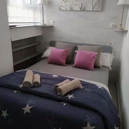 Апартаменты Charme Et Cocooning A La Plage Ла-Пинеда Экстерьер фото